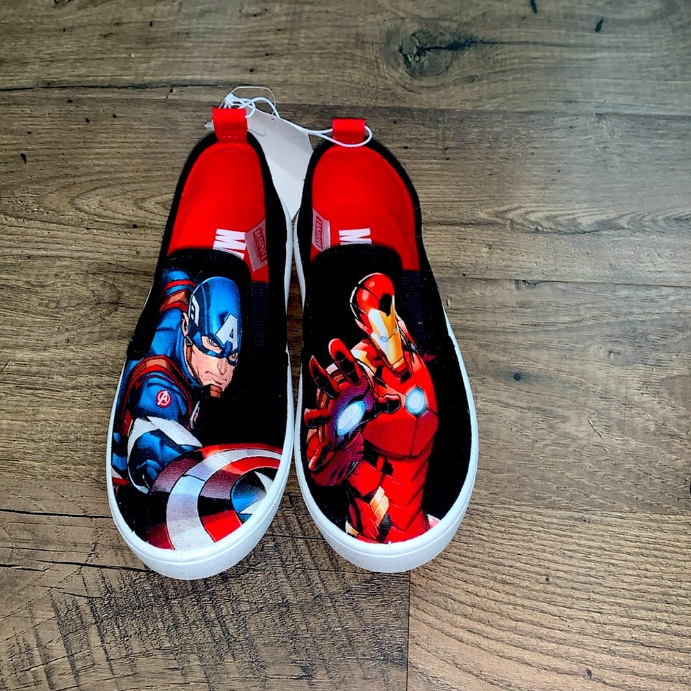 Little boys Marvel slip on shoes
